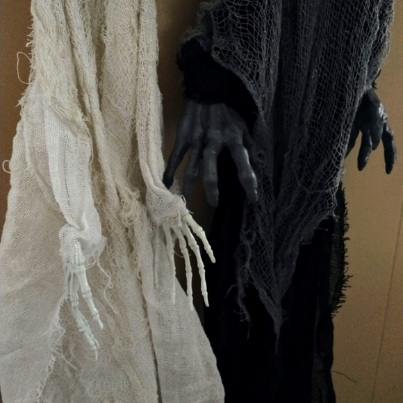 Poseable 4ft long reaper and gargoyle hanging decorations, NWT - Picture 4 of 5